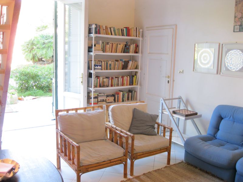 Living Room 036.jpg
